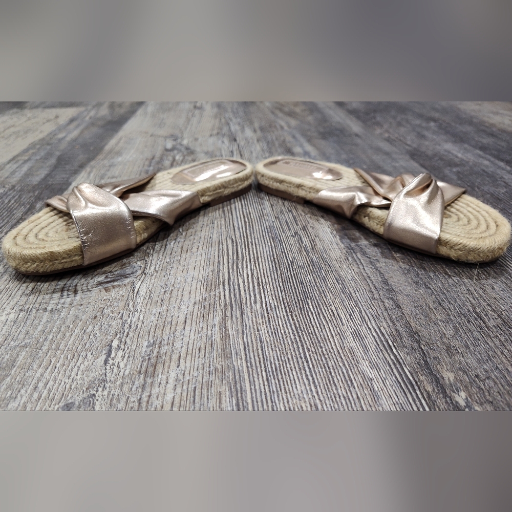 Forever 21 Women's Rose Gold Slides Sandals, Size 6 - Picture 3 of 6